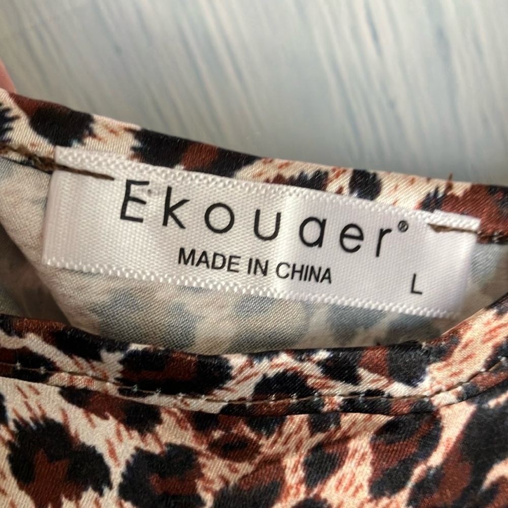 Like New!! Leopard Print Women's Sleepwear Set - Picture 7 of 7